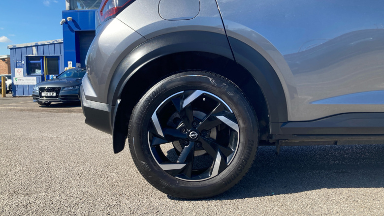 Nissan Juke 1.0 DiG-T 114 N-Connecta 5dr Petrol Hatchback